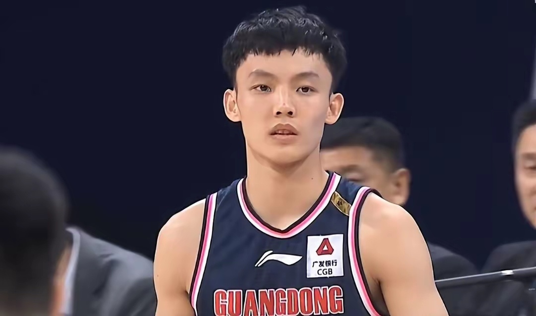 致广大球迷朋友的一封信亲爱的球迷朋友们：近日，关于广东宏远男篮球员徐杰的个人生活