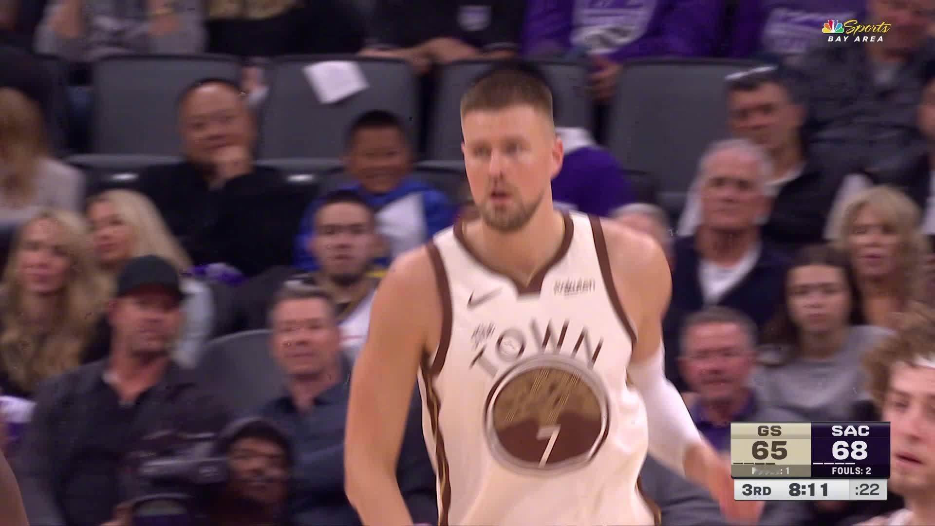 波尔津吉斯后仰跳投得分！勇士65:68国王。勇士vs国王