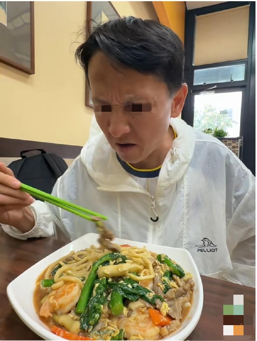 男子转战美国各地看世界杯比赛，来到旧金山，找了一个当地的川菜馆，点了一份18美刀