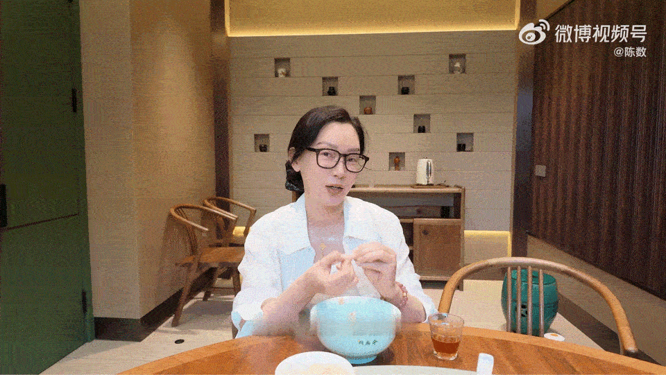 陈数提前在西安欢度国庆陈数西安vlog陈数释出西安vlog，提前在长安欢度国庆。