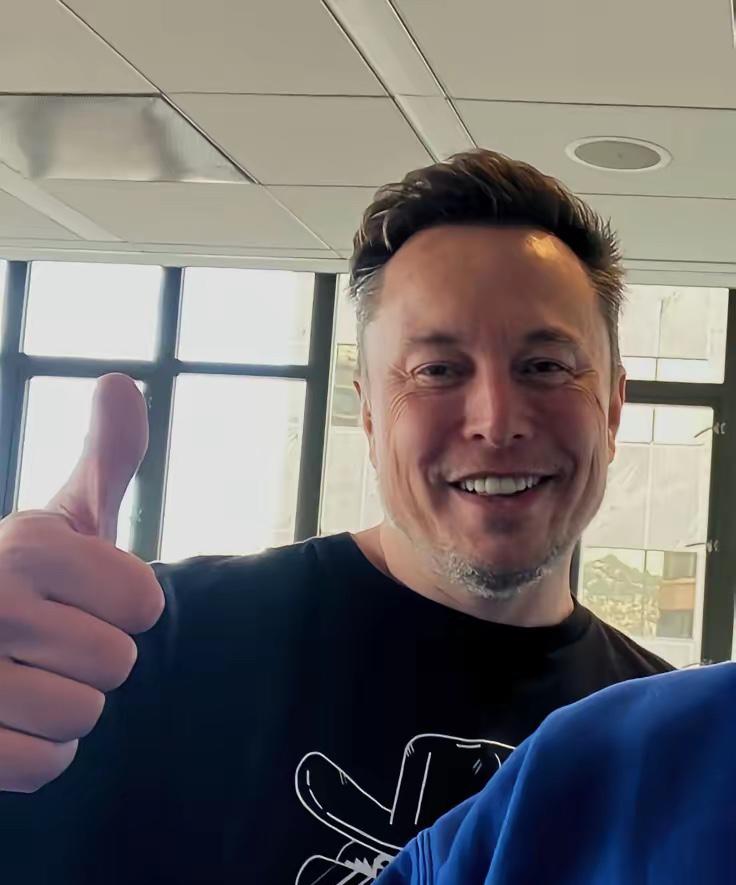 马斯克重返政坛，要废除欧盟
当地时间12月6日，马斯克发文呼吁废除欧盟，并且他表