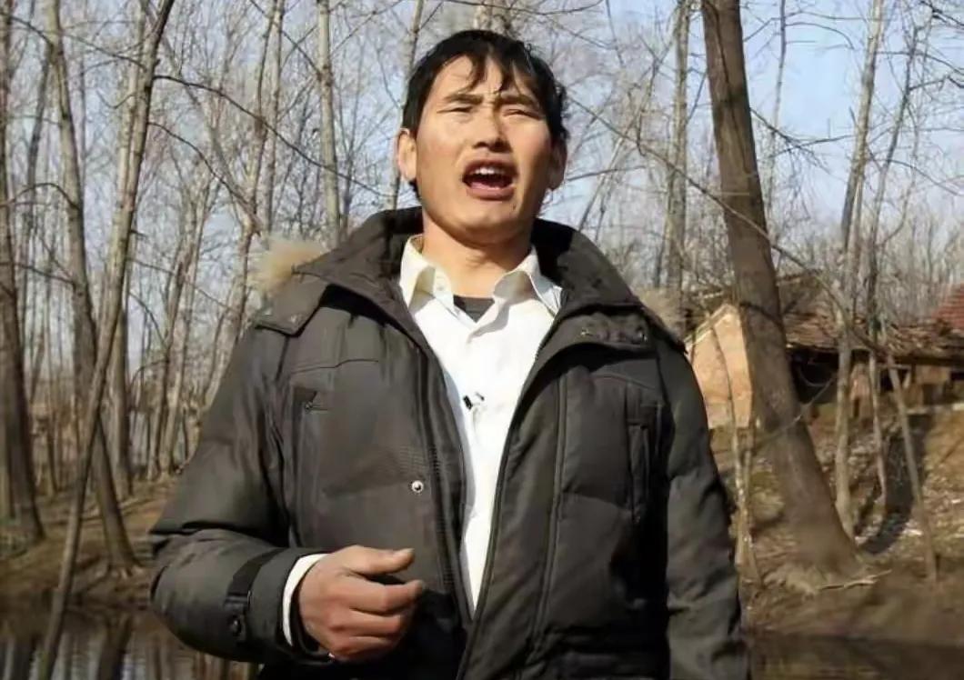 大衣哥成名有秘诀，有钱后你可以有想法，但是绝对不能换糟糠之妻

大衣哥朱之文在采