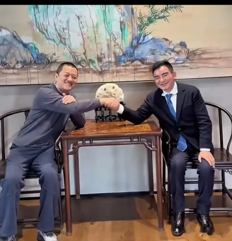 李亚鹏笑了，那个曾经背负骂名、为钱发愁的李亚鹏，终于真心笑了！这笑里有苦尽甘来的