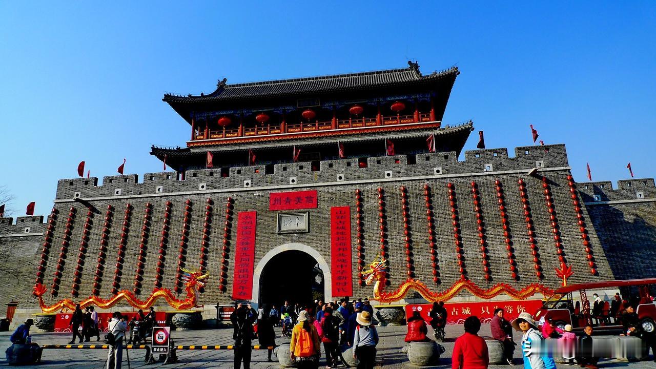 潍坊青州，古九州之一。青州古城5A免费开放，青石板路、古街古巷韵味十足，山、水、