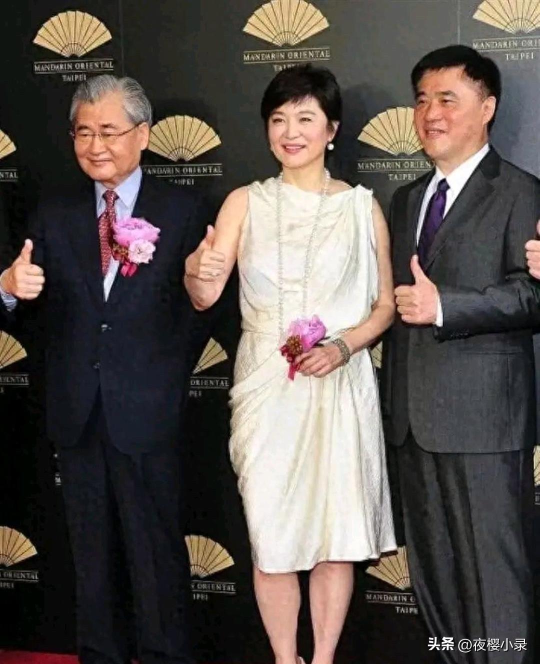 72岁的林青霞剪了短发后瞬间年轻了一二十岁！[玫瑰][玫瑰][玫瑰]