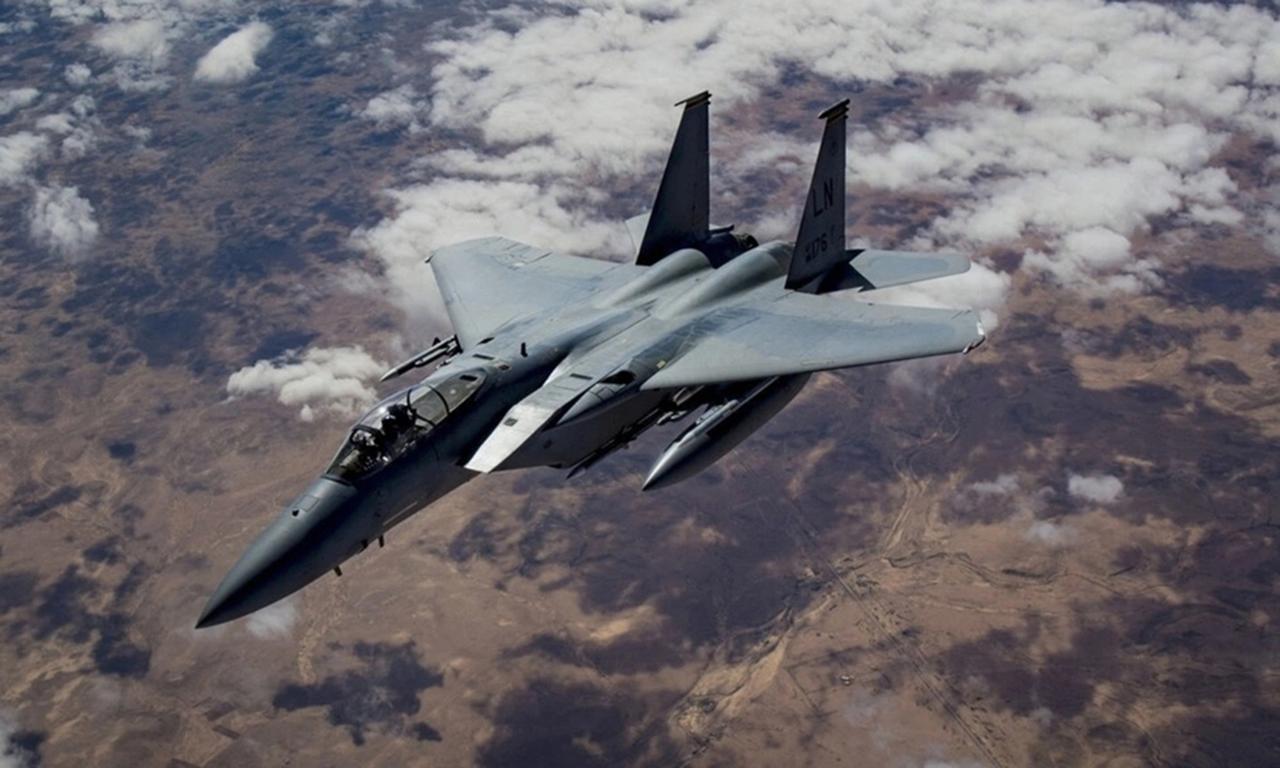 1月11日凌晨，美军对叙利亚境内超过35个目标发起“大规模”空袭。
美中央司令部