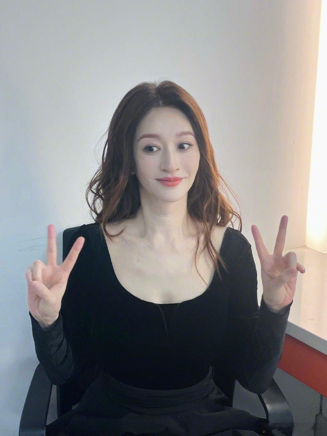 李小冉好努力抄歌词、找老师、反复抠细节，能想到的办法她都愿意去做，对待舞台足够上