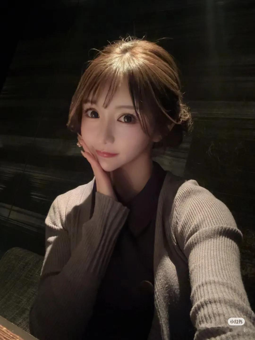 话说日本近几年就推出了许多颜值和气质都相当不错的新晋博主，而ERENA就是其中之