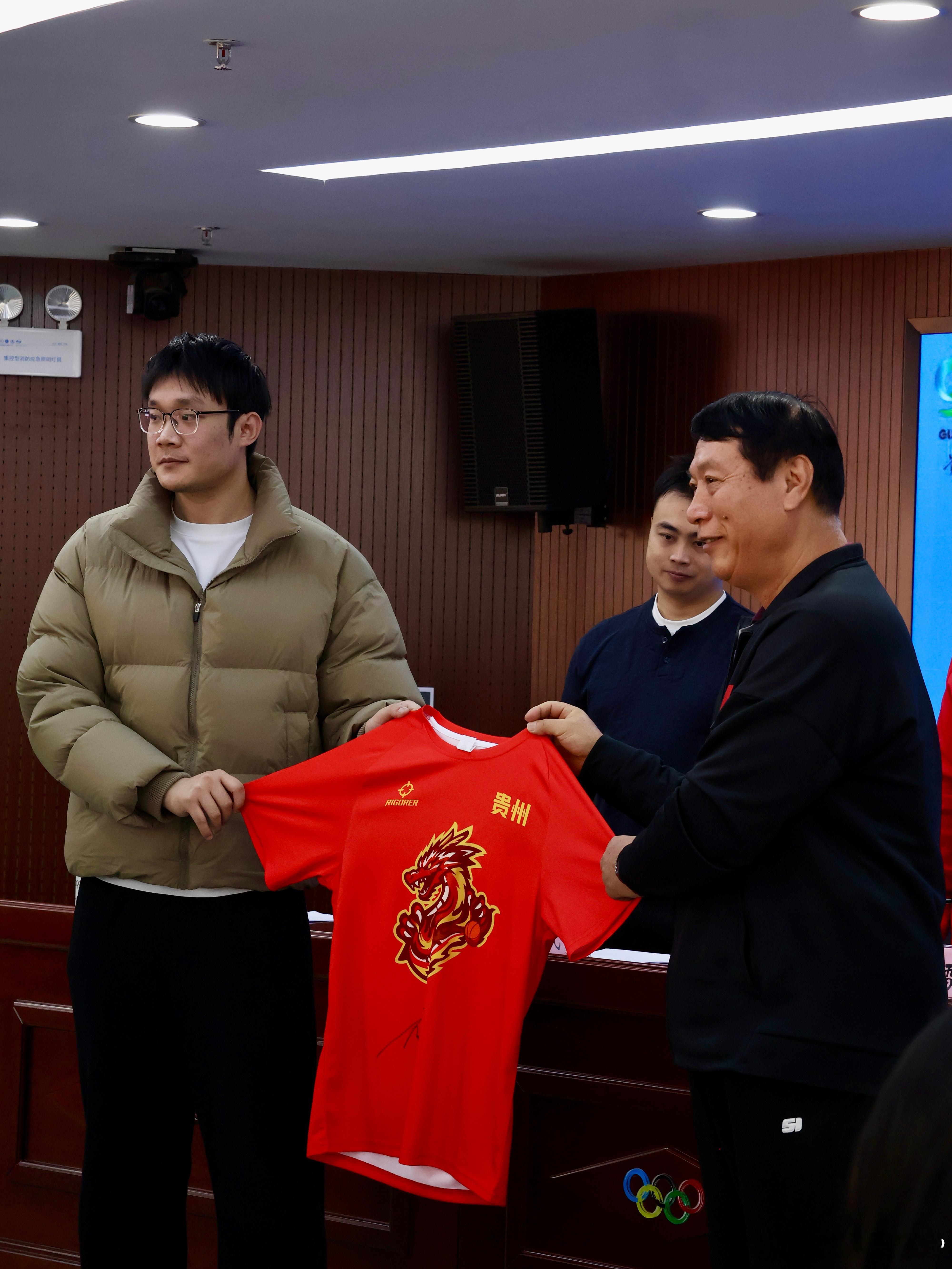 丁彦雨航、林葳成为贵州猛龙篮球俱乐部联合创始人！今天上午，贵州省体育局举办了贵州