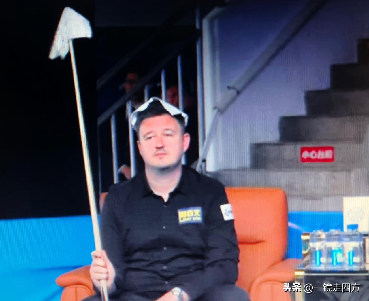 昨天在德昌进行的中国斯诺克台球巡回赛分站赛上，世锦赛冠军凯伦·威尔逊与中国名将肖