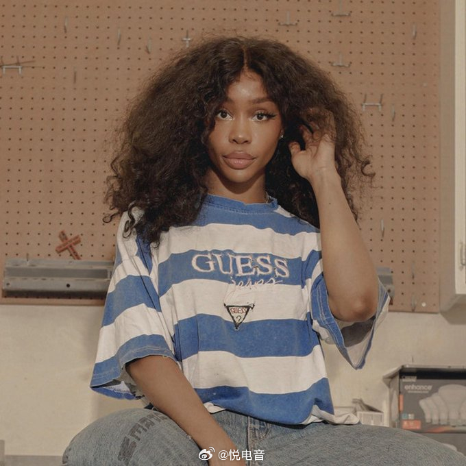 SZA 【SZA公开斥责AI生成音乐，痛批支持者行为令人恶心】近日，歌手 SZA