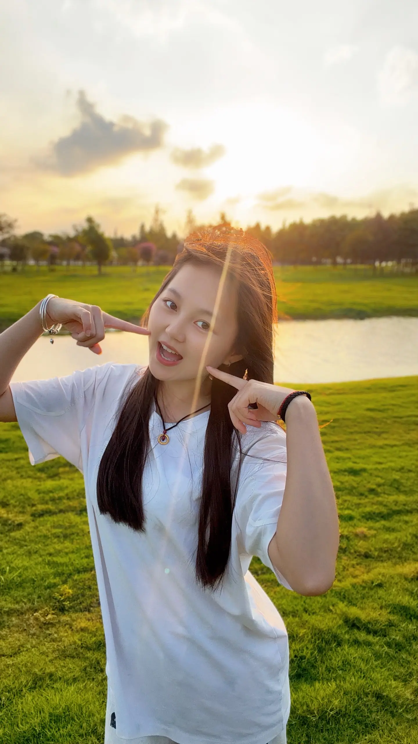 亲爱的 好久不见。时常回想 人与人之间的缘分真的很奇妙 以前总觉得人与...