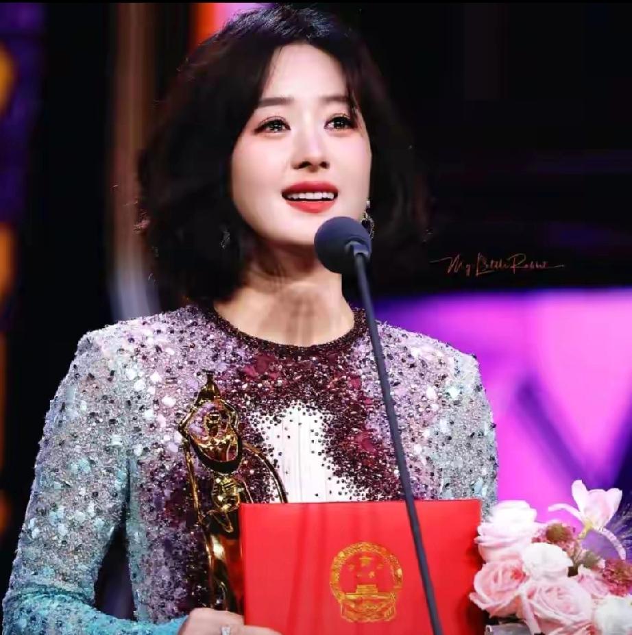 赵丽颖急流勇退！停工一年多不进组，带娃悠闲度日，复婚传闻不攻自破
 
    曾