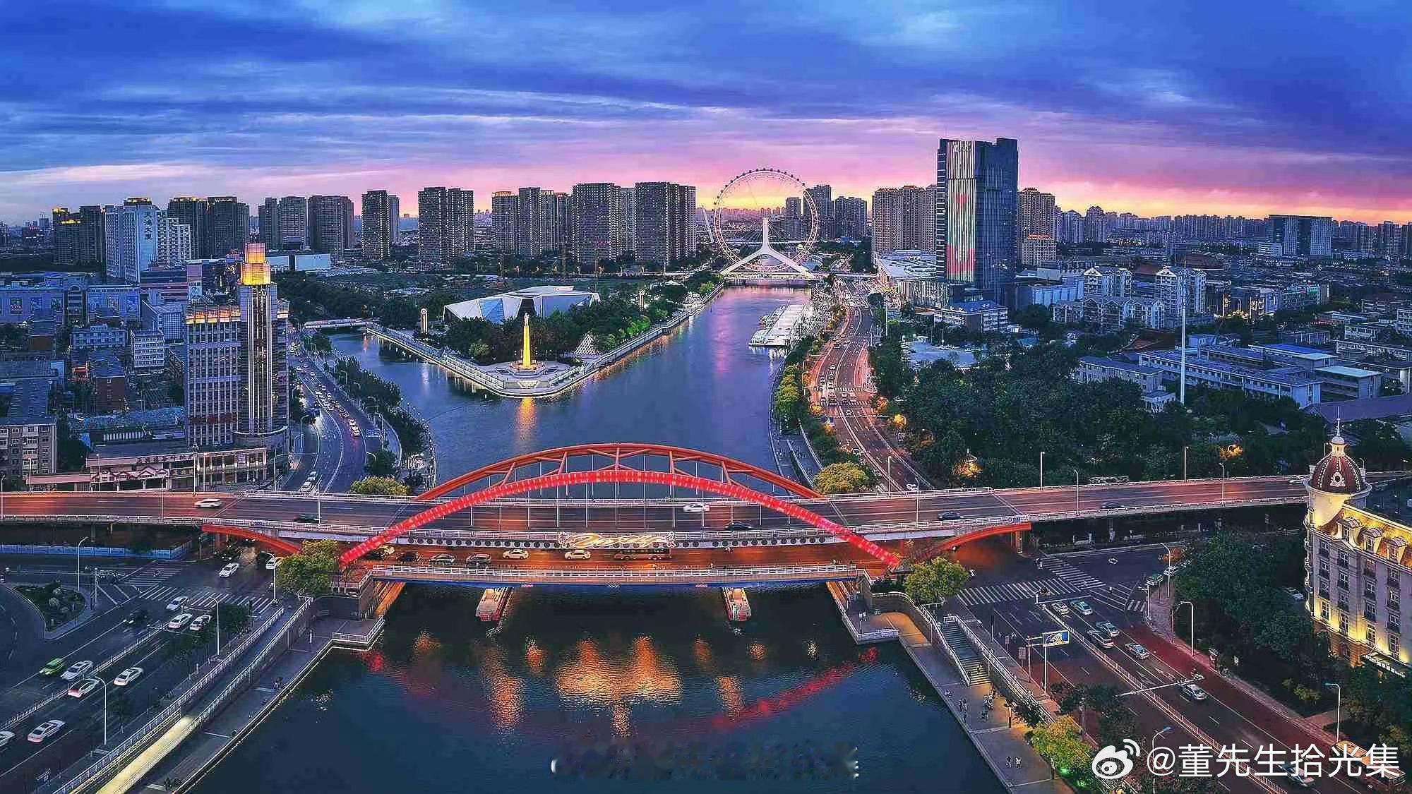 津沽远眺沽水汤汤藏锦绣，海河潋滟接天遥。河口天眼余韵绕，桥虹跨岸彩光摇。楼林耸翠