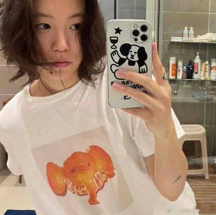 捕捉一只长沙嗦粉的窦靖童，自在松弛氛围感绝了，坐等歌手2026开唱！窦靖童长沙街