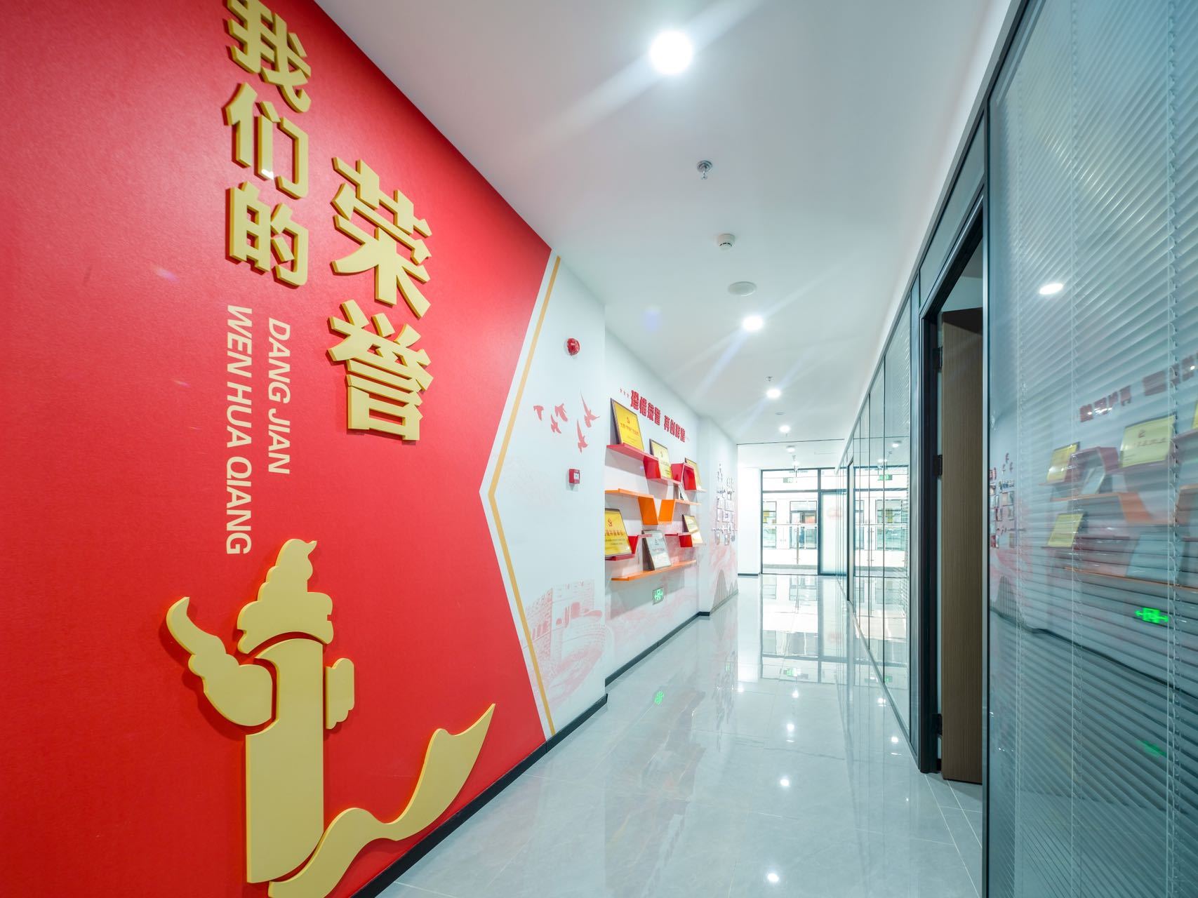 青春当先开新局在南京的紫金山实验室，看到山东未来集团干了一件很硬核的事，打造出全
