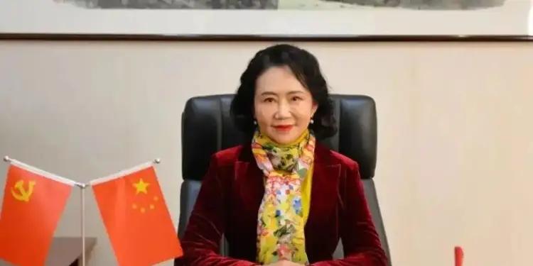 真是无语啊！被辞退的学生维权无门，只能投诉到欧盟、欧企和港交所——这是打了谁的脸