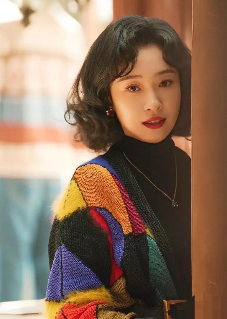 感觉《老舅》剧情
没有展现出王佳佳的演技。

我觉得她还是适合演反派，
不过虽然