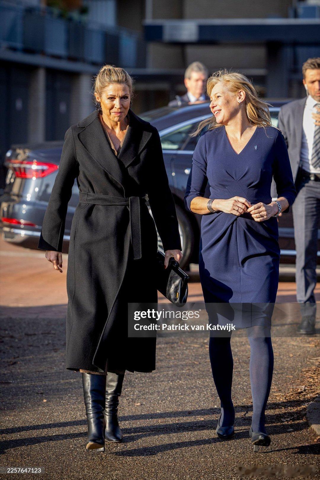 新闻 2026.1.22 荷兰王后玛克西玛访问阿尔芬安登莱茵的德斯特罗门小学，为