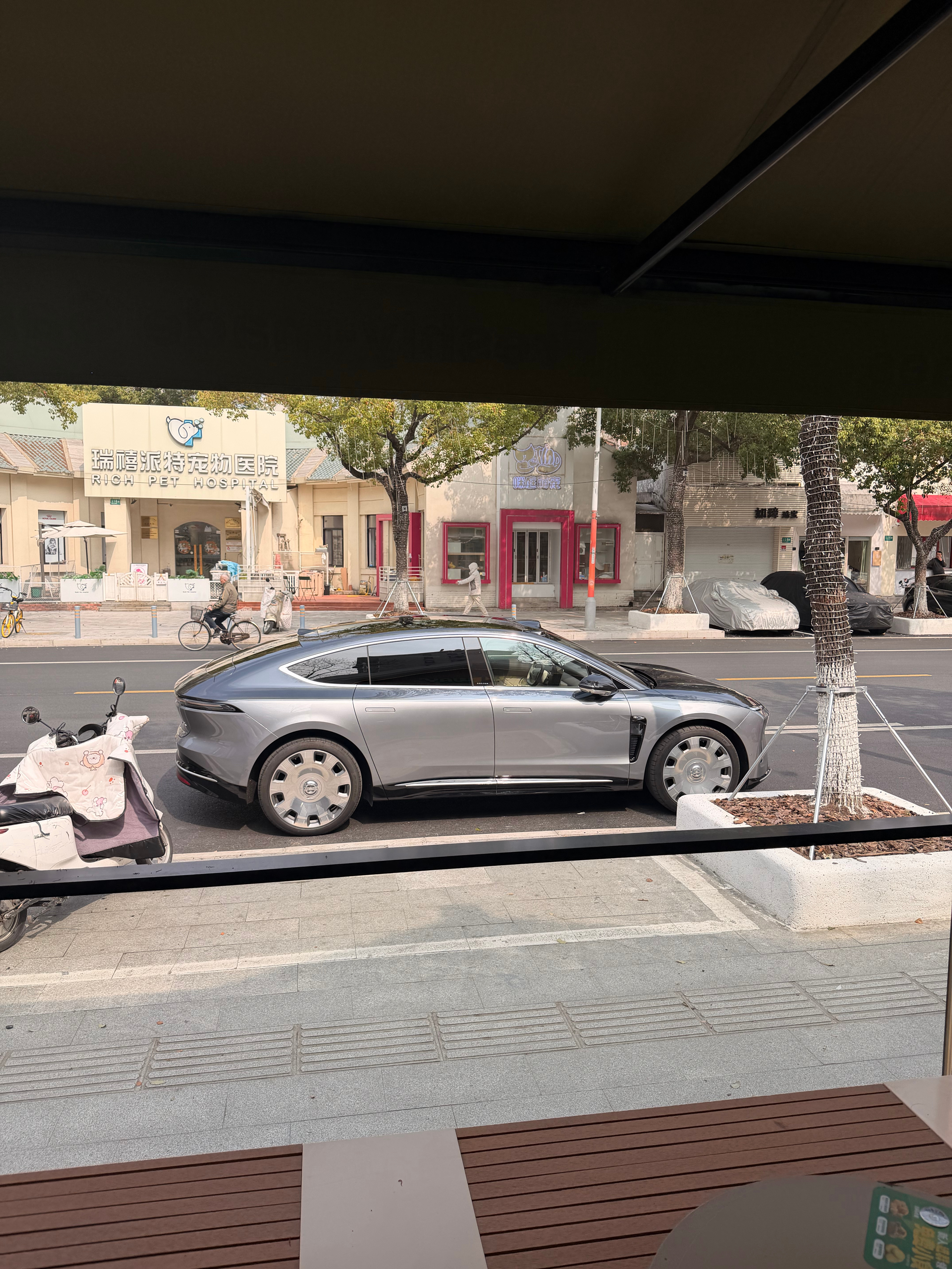 任何情况下都不需要担心天行底盘的车上车姿态的问题。只有体验过才知道什么叫平移。蔚