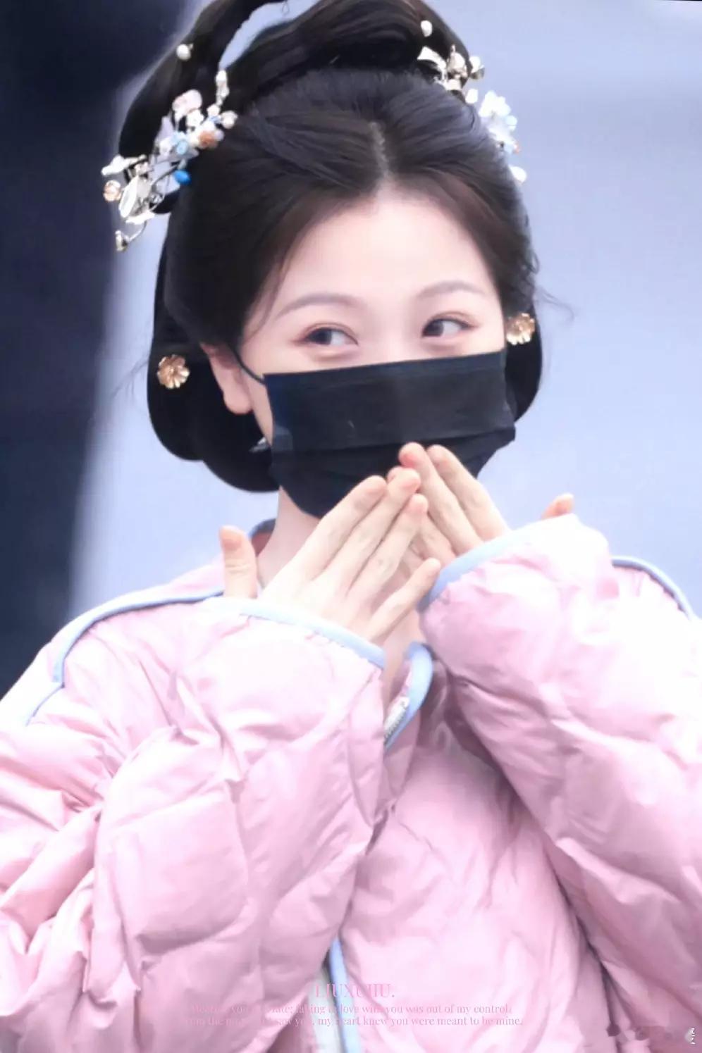 文亦娱乐虞书欣路透古装发型吸睛 甜美元气少女感十足 