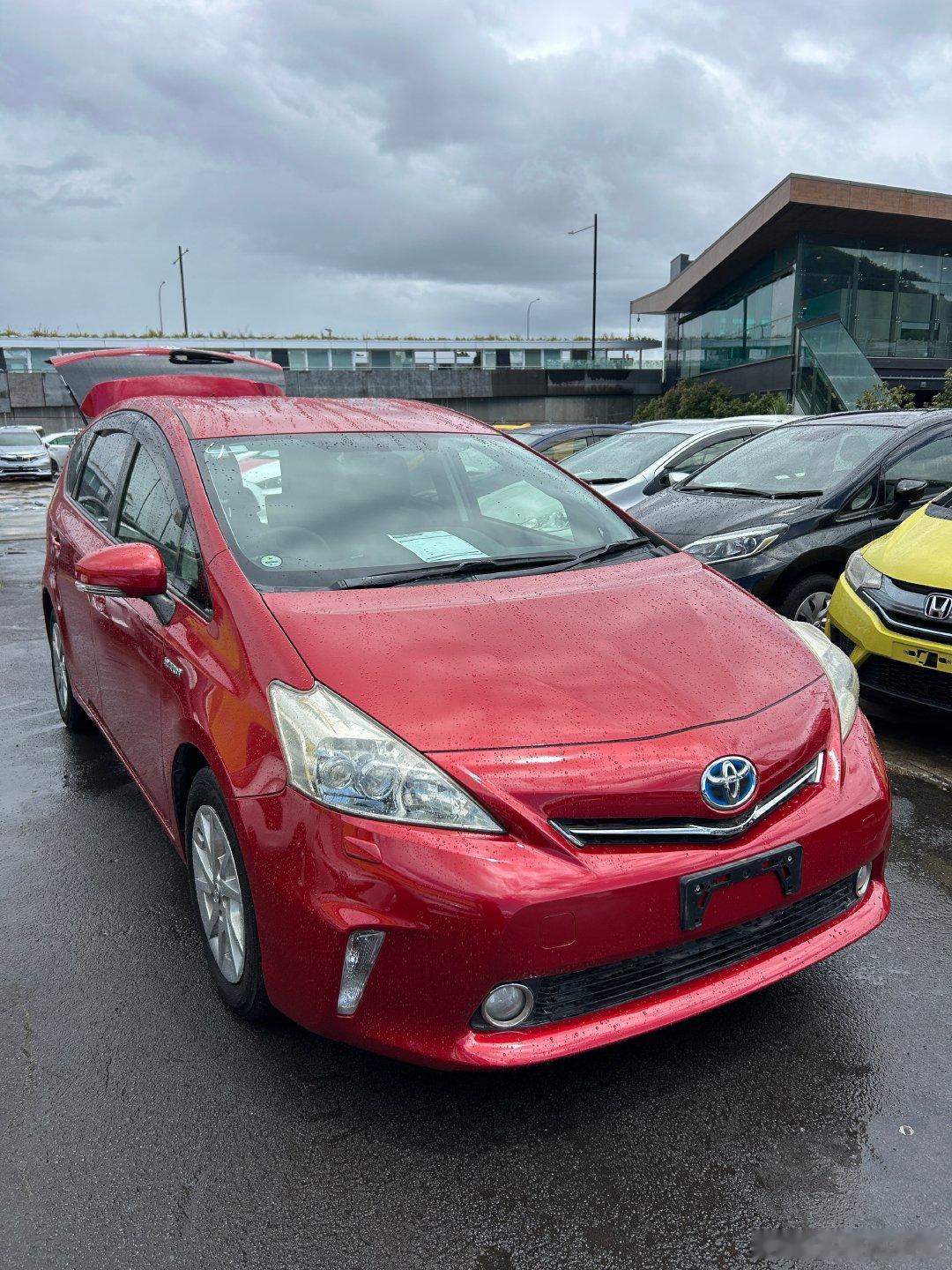 今天帮客户收到一辆原版原漆的 Prius Alpha，好车的细节真的是经得起细琢