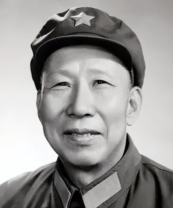 “咱们不能违反政策，俘虏得留下啊！”干部拼命拉着团长的手，但团长虎目一瞪：“他们