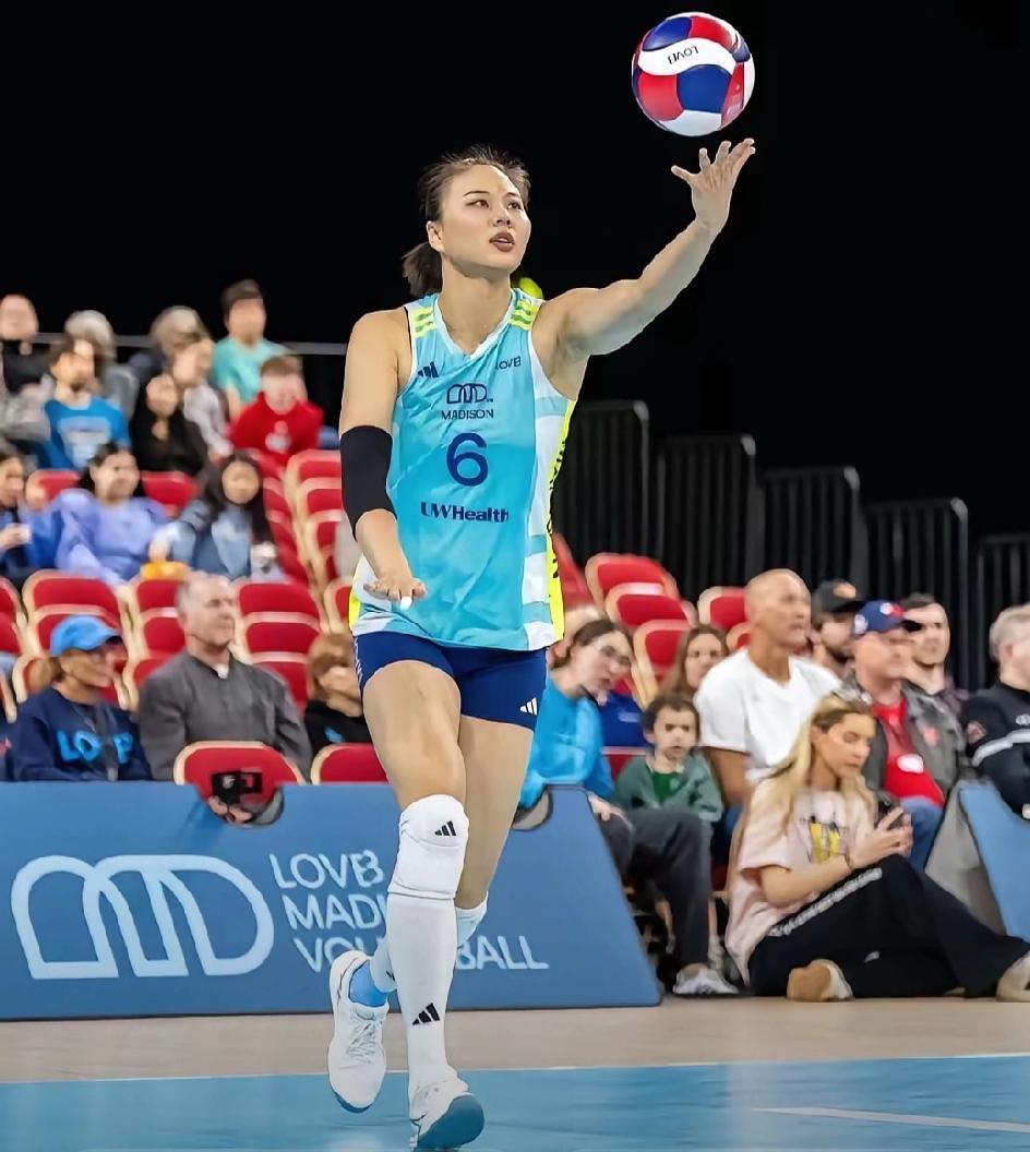 江苏女排接应龚翔宇会不会参加明天下午半决赛比赛？球迷们发现刚刚获得美国LOVB联