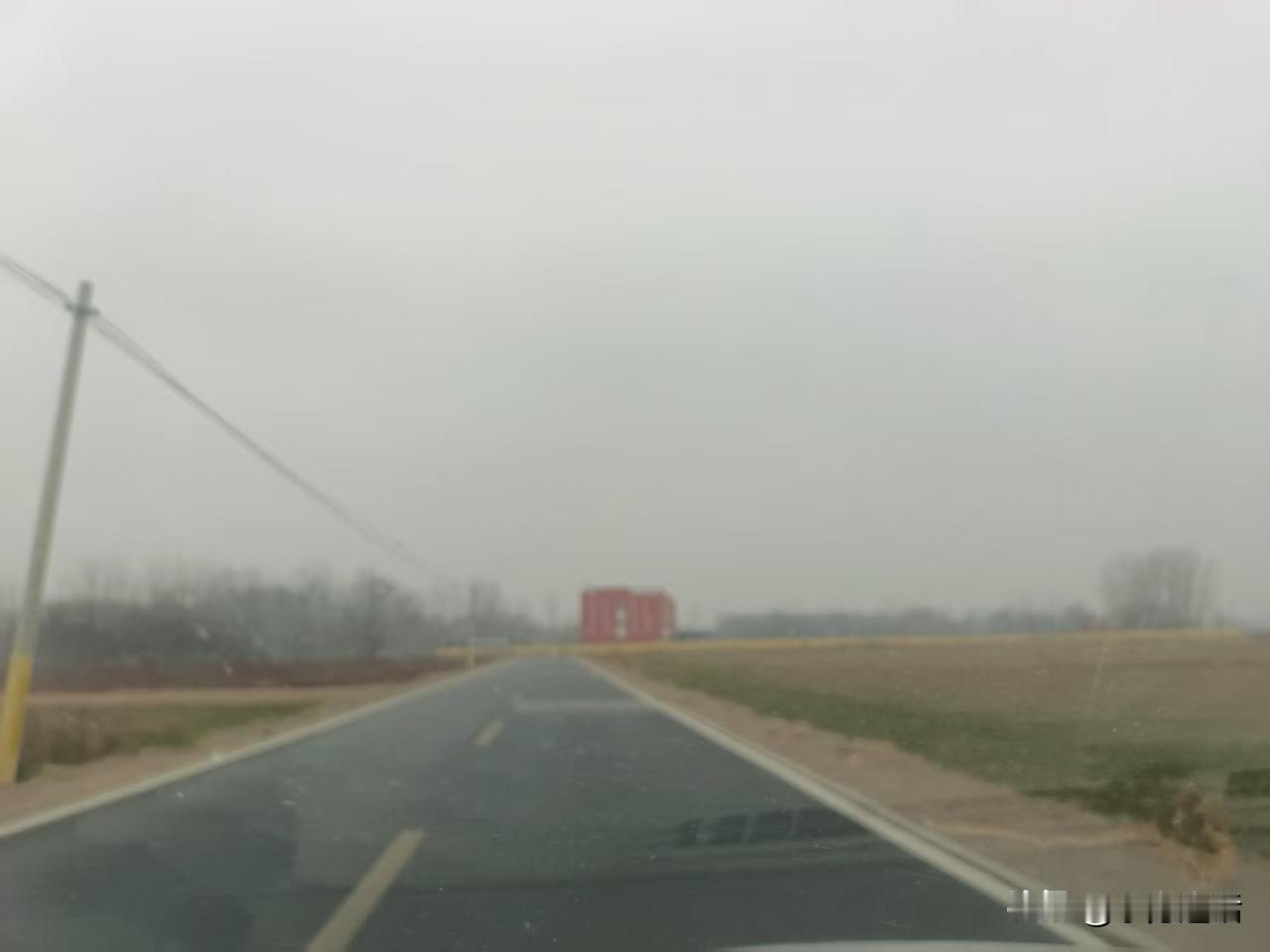 梁东方
有时候旅行是对陌生的向往使然，有时候则是对无聊的解脱与安慰。
世界在我们