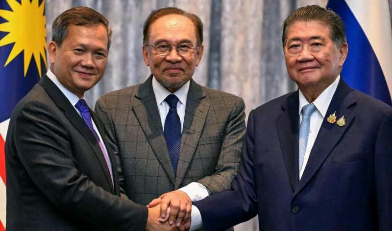 泰国和柬埔寨在马来西亚布城举行会谈，旨在解决两国边境持续的冲突。马国首相安华在会