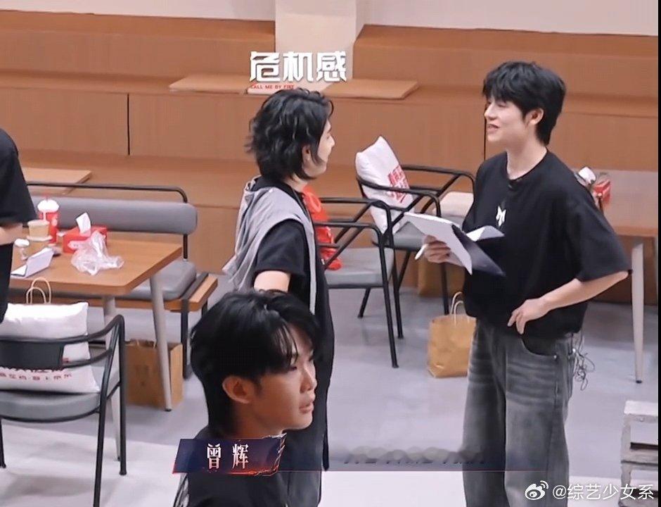 陈若轩已急哭哈哈哈哈哈哈哈陈若轩努力且可爱，笑死了 ​​​