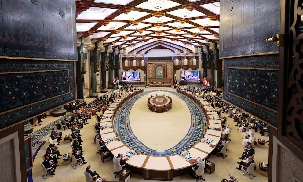 据阿拉伯国家联盟媒体报道，2月28日伊朗最高领袖阿里·哈梅内伊意外离世后，海湾区