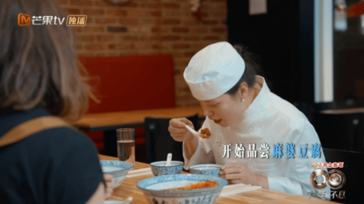 英国作家28年写了160本中国菜谱 谁懂啊，看到我们的中国菜被外国人喜爱，这份从