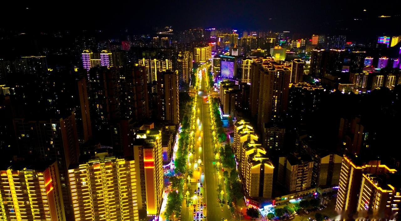 你拼的每一个夜晚，时间默默地都记得；你流的每一滴汗水，未来都会还你礼物。晚安[团