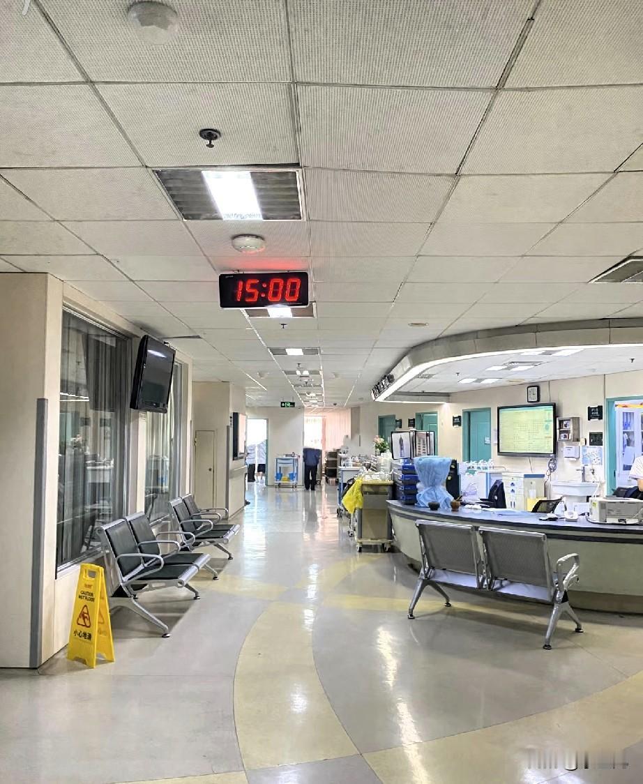 你家那边愿意生娃的人多吗？奇怪的是现在愿意生娃的人反而少了。

今天去医院，做产