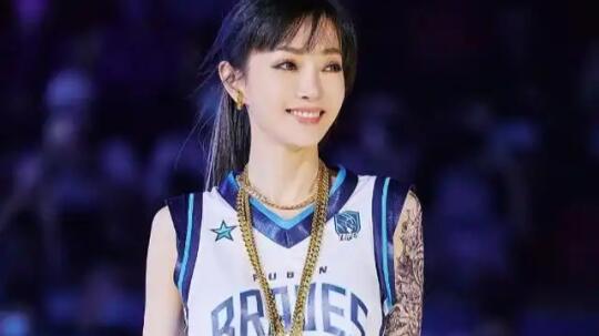 谢金燕回应未婚生子，直言不鼓励当未婚妈妈