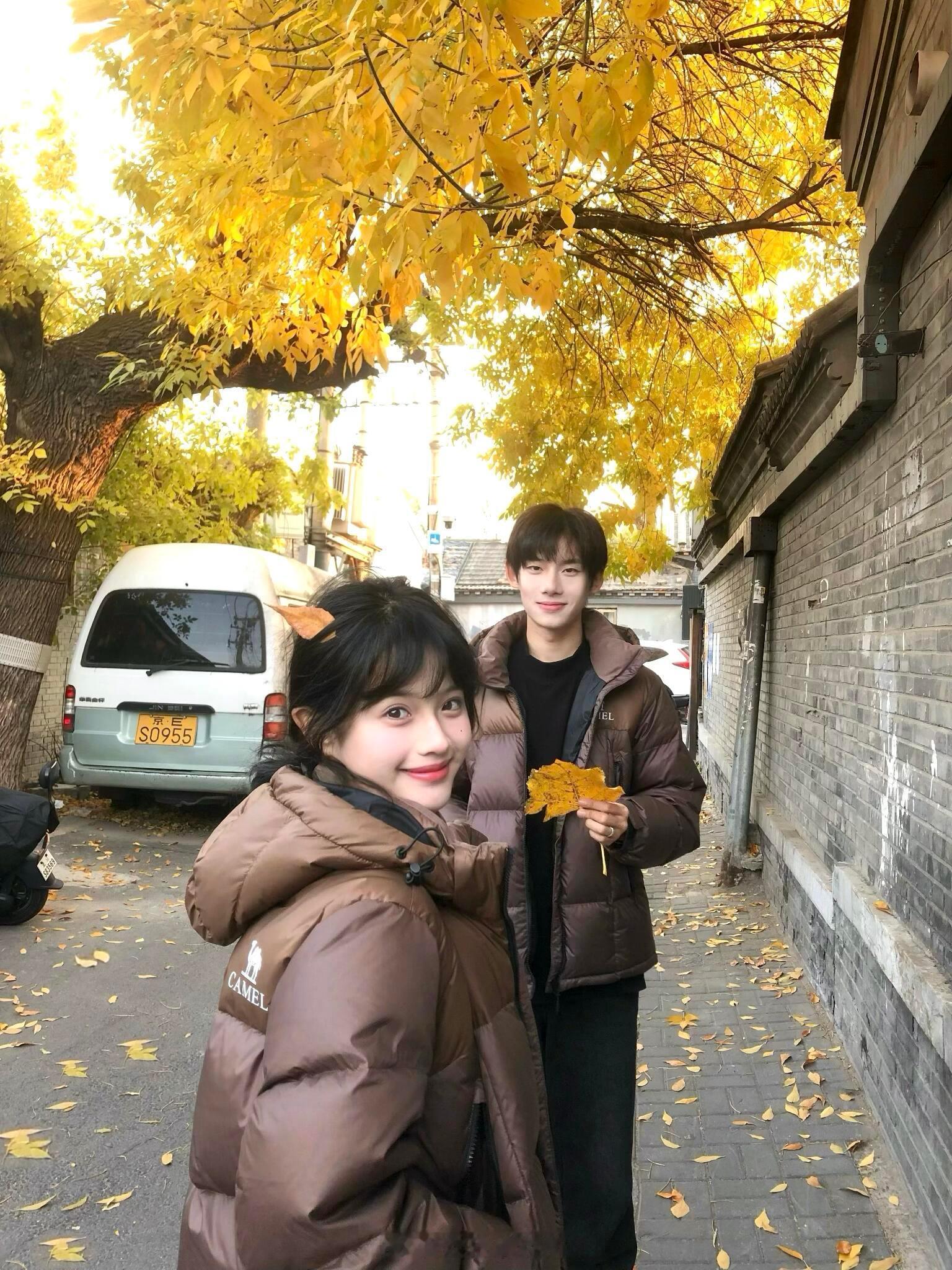 北京胡同里的冬天！羽绒服这样拍太好看啦！🤳爱上北京一万次，总有一次是为东四十条