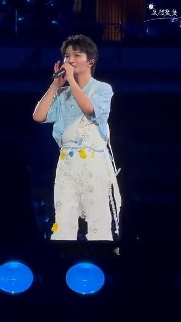 我们愿意一起唱吗？因为很感谢小张这样愿意跟他一起来看我的每一个人，谢谢你们永远用