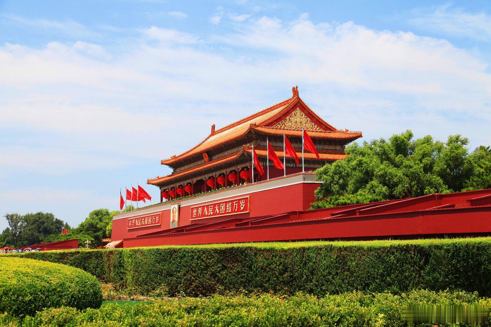 【国庆】🌸北京天安门，风吹过广场，带着城楼的故事，也带着我们心底的滚烫。站在这