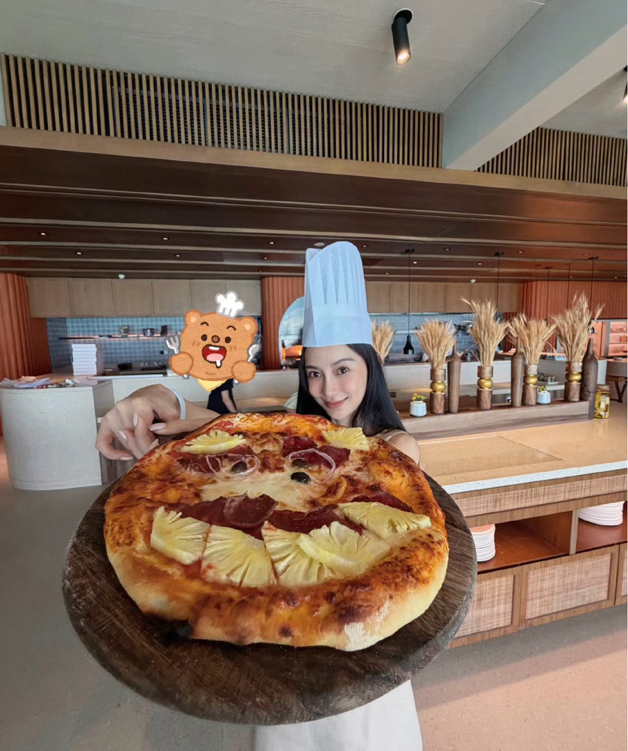 Angelababy七夕营业做披萨 Anglebaby做小狗披萨angelaba