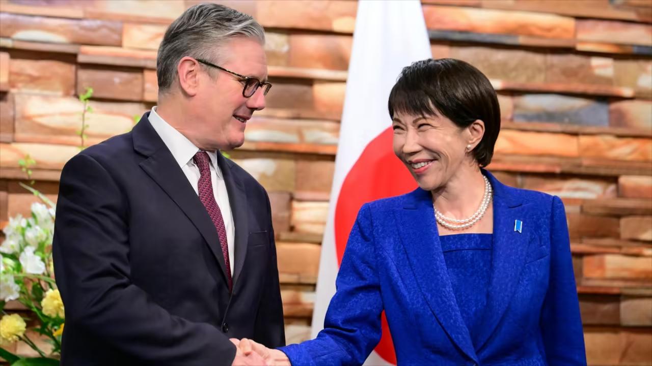 6月14日还在唐宁街10号握手言欢、签下180亿英镑大单。
仅仅8天后的6月22