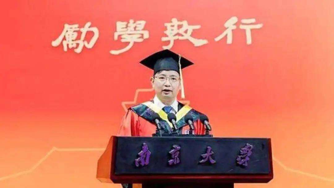 天天开会折磨人！
         最近，南京大学国家杰出青年喻良教授因为嫌会议