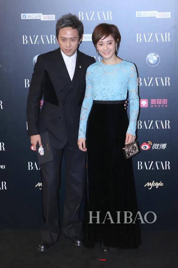 特别羡慕他们这一对原配夫妻，他们因戏结缘，他们儿女双全，他们年龄相仿，他们演技很
