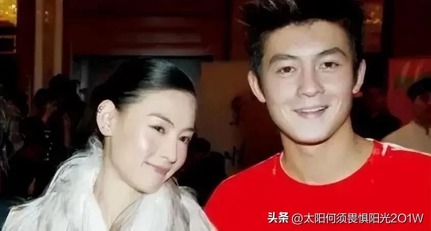 18岁前，张柏芝被父亲的警告束缚“如果你要做这件事，我就把你的手脚打断”。
这件