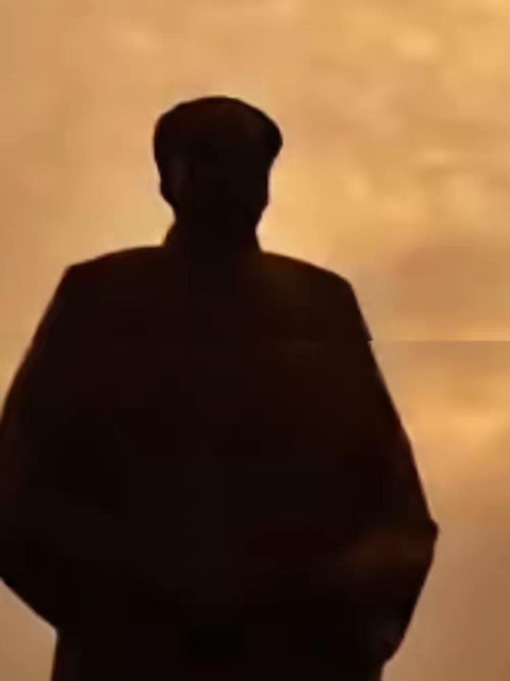 他到底做错了什么？让有些人怕得要死，我们却爱得深沉！
 
每次刷到网上那些阴阳怪