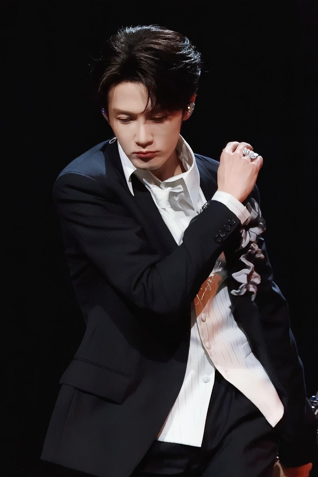 巨星嘟嘴被抓拍到啦𝟐𝟎𝟐𝟔.𝟎𝟗.𝟐𝟎 湾区升明月晚会•澳门🇲