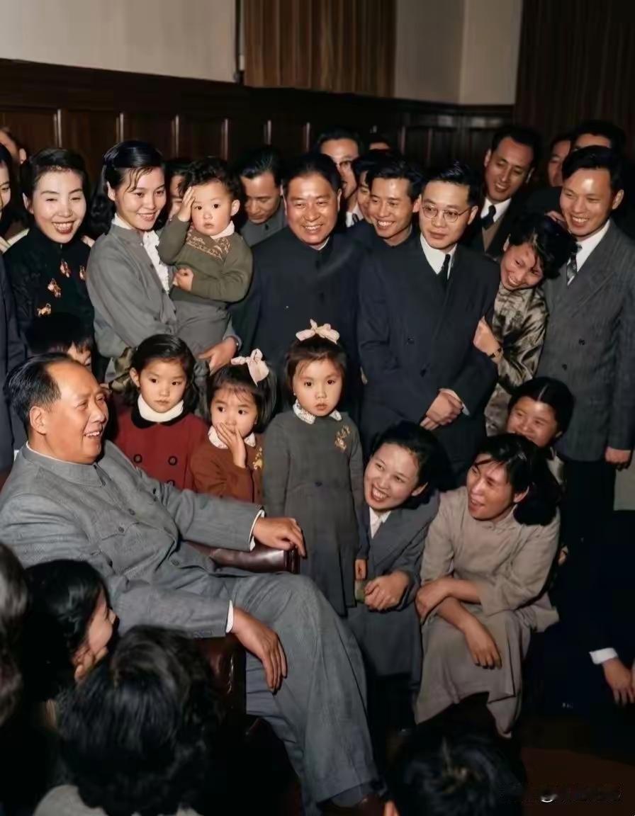 🇨🇳 始终和人民抱成一团的伟大领袖 ……