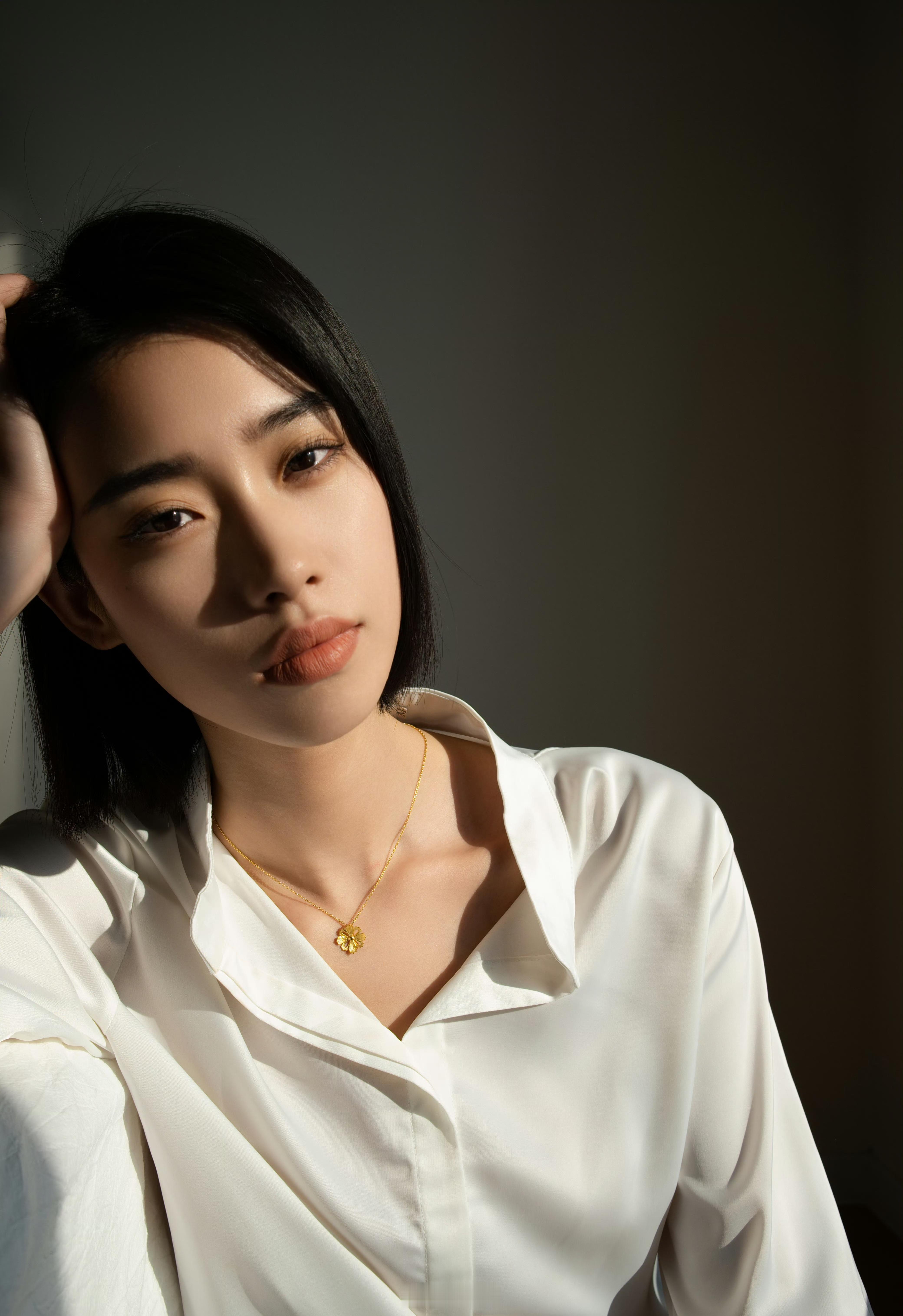 白衬衣的穿搭有点飒 ​​​