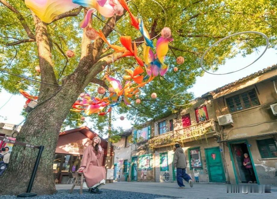 （原创）松陵忆旧·湾塘里
松陵古镇有条古街，过去分为两段，现在是北起垂虹路，南至