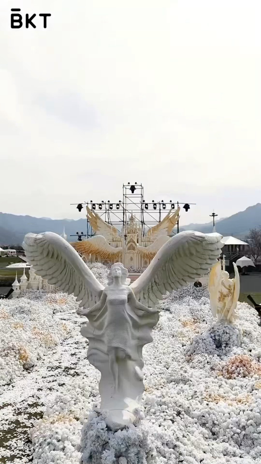 田栩宁直播 田栩宁今晚直播户外场地，真的太浪漫了，bkt 简直壕宠 